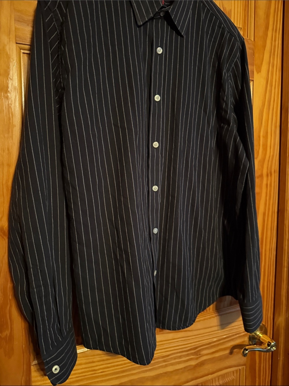 UNTUCKit Men's Black Shirt with White Pinstripes - Picture 5 of 10
